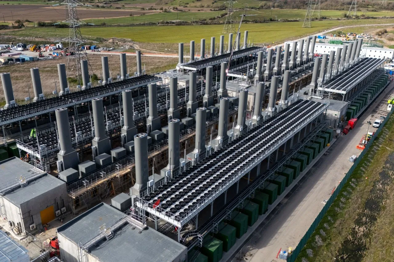 Exhaust systems with ducting, silencers and self-supporting chimneys for a 450 MW UK power plant